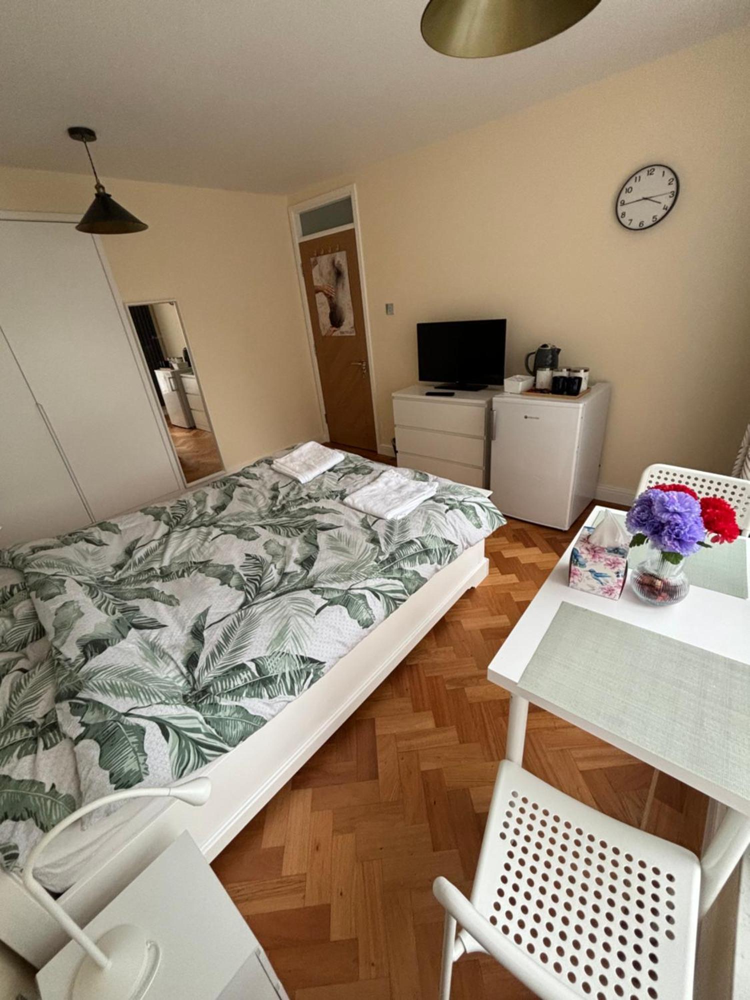 Wembley Stadium Large Double Room London Ngoại thất bức ảnh